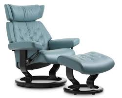 The Stressless Skyline Easy Chair Has A Unique Retro Inspired Design With Balance Adapt The Seat Pos Armchair Design Reclining Furniture Stressless Furniture