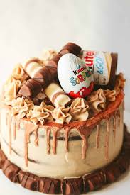 Five Layer Chocolate Cake With Nutella Buttercream Topped With Kinder Chocolate And A White Chocolate Gold Drip In 2020 Cake Kinder Bueno Cake Bueno Cake