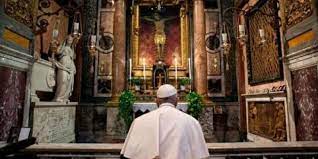 Agama lain · ekumenisme · kesenian · khutbah · kritikan · liturgi · muzik · perlambangan · sembahyang · tahun gereja: Prosesi Salib Ajaib Di Lapangan St Petrus Untuk Usir Corona