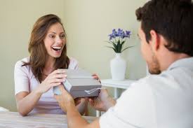Looking for a unique gift to surprise your girlfriend? Happy New Year Gift Idea For Girlfriend New Year Gifts For Girls New Year 2015 Wishes Sms
