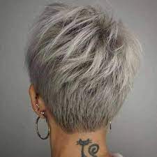 Back View Of Short Layered Haircuts The Undercut Celebritystyle Hair Celebritystyle Hair Haircu Kalin Saclar Katli Sac Kesimleri Sac Guzelligi