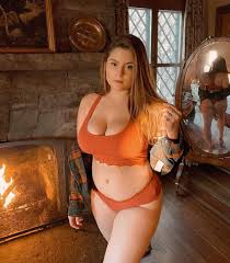 Noelle Downing - Free pics, galleries & more at Babepedia