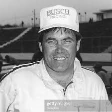 JOHN LINVILLE POSES For A Portrait Circa 1980'S 1985 Old Photo $8.50