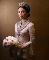 Yang mulia tengku abu bakar ahmad bin tengku arif bendahara tengku abdullah. Foto Imbas Kembali Majlis Keraian Resepsi Anak Gadis Julia Rais Tengku Puteri Iman Afzan Neelofa Jadi Tumpuan Soya Lemon