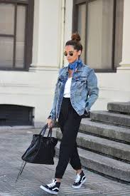 Comment Porter Des Vans Nos Inspirations Pour Savoir Comment Porter Des Vans Elle Mode Mode Tendance Tenue Veste En Jean