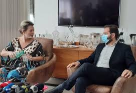 Joice cristina hasselmann (born 29 january 1978 as joice cristina bejuska) is a brazilian politician, journalist, writer, activist and political commentator. Marido De Joice Hasselmann Nega Que Tenha Batido Na Esposa Congresso Sbt News