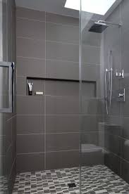 Black And White Comfort Room Dark Bathroom Floors Darkbathroomcolors Elegant Bathroom Bathroom Design Small Modern Modern Bathroom