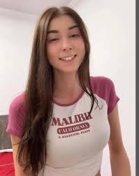 Le ombre dietro al Chinotto e al Calippo tour: davvero ci sono agenzie che  sfruttano le ragazze per guadagnare? E le creator pare non controllino i  loro social, abbiano rapporti non protetti