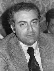 Mattarella, di fronte al possibile stallo, e' pronto a lanciare visto che non si riesce a mettere insieme un governo con due partiti, a sergio mattarella è venuta la brillante idea di. Piersanti Mattarella Wikipedia