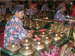 Dalam perkembangannya menunjukkan bahwa gamelan jawa yang ada di daerah surakarta dan. Jenis Jenis Alat Musik Pukul Bernada Dan Tidak Bernada Alatmusik Id