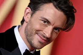 Chat Jonny (10 août-16 août) : r/jonathanbailey