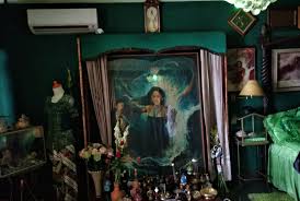 Nyai loro kidul (also spelled nyi roro kidul) is a legendary indonesian female spirit or deity, known as the queen of the southern sea of java (indian nyai roro kidul spirit has many different names, which reflect the diverse stories of her origin in a lot of sagas, legends, myths and traditional folklore. Nyi Roro Kidul Ki Sabdo Di Mpr Sumber Mistis Penguasa Jawa Republika Online