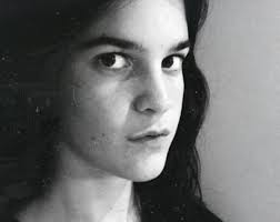 Suzanne a 18 ans, âge des poètes et des possibles. Suzanne Lindon La Fille De Sandrine Kiberlain Et Vincent Lindon A Bien Grandi Puretrend