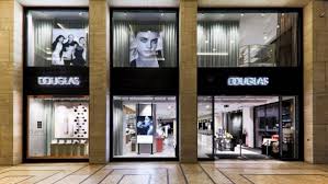 Entdecken sie bei douglas in der schweiz eine vielseitige auswahl an parfum und kosmetik und bestellen sie bequem online ihre. Douglas Eroffnet Erlebnis Shop In Berlin Special Customer Experience W V