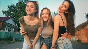 После этого она набралась опыта, и стала более прошло уже много времени с того момента как была написана эта статья, и валя карнавал так и не нашла себе возлюбленного. Valya Karnaval Biografiya Tik Tok Rost I Vozrast Sestra S Kem Vstrechaetsya Insta Telegram