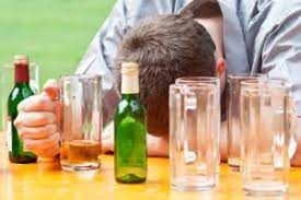 Alkoholvergiftung - Erste Hilfe bei Vergiftungen - Wann ist Hilfe  notwendig? » Krank.de