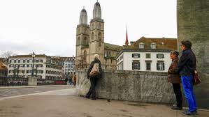 Sie regelt das öffentliche leben, bis eine wirksame impfung gegen das coronavirus vorhanden ist. Schweiz Corona Regeln Der Bistumer Fur Karwoche Und Ostern Vatican News