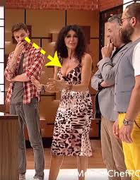 Mihaela radulescu a dezvaluit fanilor sai ca energia pozitiva pe care o emana este secretul fericirii sale si ceea ce o mentine mereu tanara. Imagini Interzise La Pro Tv Mihaela Radulescu Cu Sanii La Vedere La Masterchef