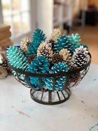 Painted Festive Pinecone Basket Winter Table Decor Pinecone Table Decor Pinecone Centerpiece Yaratici Dekor Elisi Fikirleri Yaratici