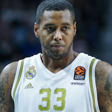 Pidió que no se juegue el partido por temor a la pandemia, utilizó guantes  y barbijo e igual contrajo coronavirus: la historia detrás del primer caso  en el Real Madrid