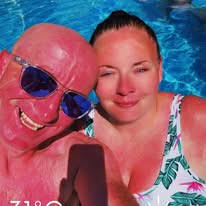 I've lost my wallet if anyone finds it!!!!