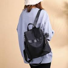 Tas gendng kecil wanita terbaru yang kami jual disini tersedia dengan berbagai model terbaru, modis, trendy, lucu dan berkualitas. Pastikan Anda Tidak Salah Menyebut 40 Model Tas Wanita Terpopuler Berikut Ini