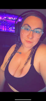 Who all plays Fortnite if y'all want add me Username is SelfishPigeon68