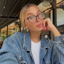 להפקת קולקציית משקפי ראיה ושמש דרוש מודליסטיות אישה וגבר לצילומי משקפיים.  בעיקר צילום פנים. כאלו שיודעים לעמוד מול מצלמה. הצילומים יתבצעו בצור הדסה (  חשוב בין ירושלים לבית שמש ) ב24.7 בשעות