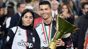 Coppa italia lega pro italy: Video Ronaldo Trifft Sohn Mit Pokal Im Gesicht Serie A Sportnews Bz