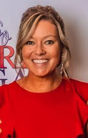 Maxine Crane's Instagram, Twitter & Facebook