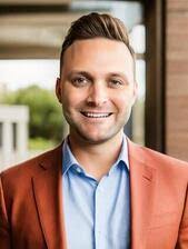 Timothy Mccann's Instagram, Twitter & Facebook