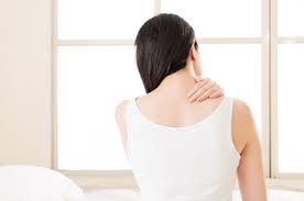 Refluks asam dan penyakit refluks gastroesofageal (gerd) adalah penyebab sakit dada sebelah kiri yang umum. Enggak Perlu Ke Dokter Ini Cara Atasi Sakit Leher Di Rumah