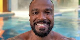 In 2001 alexandre pires part for solo career. Alexandre Pires Surge Abracado Com Rapaz E Grande Amor Vem A Tona