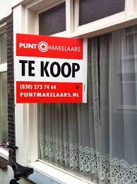 een te koop bord is ook reclame zowel voor de makelaar als voor de verkoper van het huis oud huis makelaar huis
