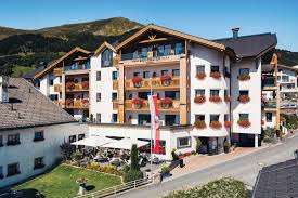 A stay at haus bergblick also comes with easy access to the neighborhoods around the hotel through the convenient shuttle service offered at the apartment. Hotel Bergblick Hotel In Fiss Serfaus Fiss Ladis