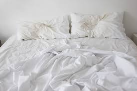 Mau tahu keunggulan apa saja yang dimiliki sprei waterproof ? 8 Bahaya Yang Terjadi Kalau Kamu Nggak Rajin Mengganti Sprei