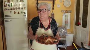 Infatti ha l'aspetto di in commercio si trova sia il cous cous precotto (il più diffuso) che quello da cuocere, che è invece la versione tradizionale. Tradizione E Tanta Cura Ecco I Segreti Del Cous Cous Trapanese Video Siciliafan