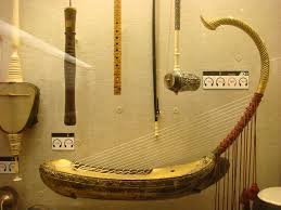 Jenis yang berikutnya disebut chordophone. 20 Contoh Alat Musik Petik Tradisional Dan Modern Beserta Gambarnya