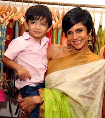 Mandira bedi father name is verinder singh bedi and her mother name is gita bedi. Mandira Bedi With Her Son Mutter N Tochter
