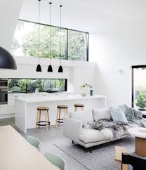 Cuisine Ouverte Sur Salon Avec Facade Cuisine Et Ilot Blanc Revetement Sol Effet Beton Cuisine Ouverte Sur Salon Idee Deco Cuisine Idee Deco Cuisine Ouverte