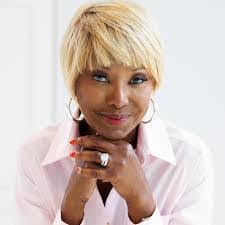 Dina Matos's Instagram, Twitter & Facebook