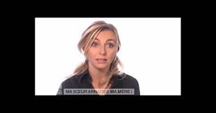 Il y a peu, une farce de rémi gaillard, notre maître a tous, a fait grand bruit : Amelie Etasse Scenes De Menages Sa Casserole Inavouable Je N Assume Pas Purepeople