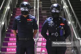 Universiti teknologi mara dengan ini. Polis Bantuan In English