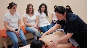 Cursurile sunt acreditate de ministerul muncii, solidaritatii sociale si familiei si de ministerul. Demo Curs Tehnician Maseur Cora Training Arad Masaj Somatic Reflexoterapie Masaj Terapeutic Youtube