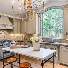 Light ivory travertine kitchen backsplash tile. Travertine Kitchen Backsplash Tiles Design Ideas