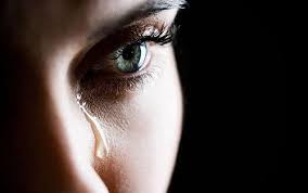 Resultado de imagen para IMAGEN DE MUJER MAYOR LLORANDO