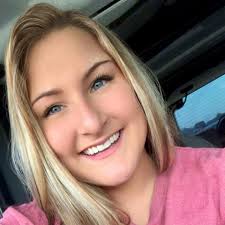 What are the best seafood restaurants in the Destin area for a large family?