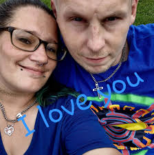 Looking for a one-of-a-kind getaway? This vibrant stay near Lake Erie is  perfect! 🎶✨ 🛌 6 Guests