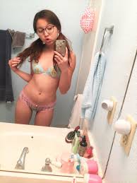 Petite Asian Teen Takes Nude Selfies - 1615716287382 Porno Foto - EPORNER