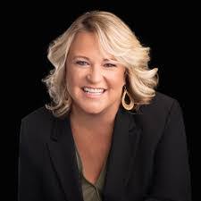 Lindsay Geiger's Instagram, Twitter & Facebook